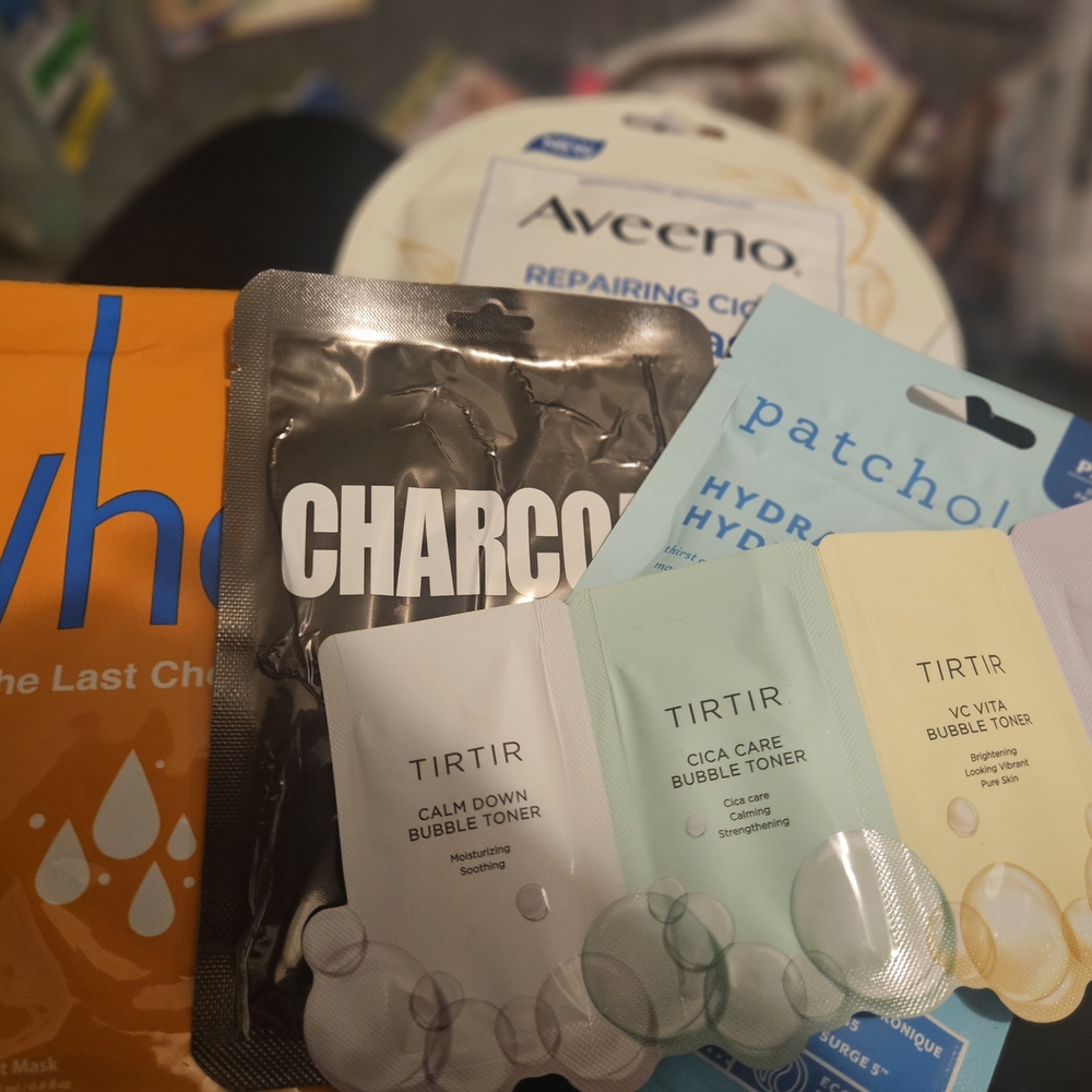 5 Face Masks, And A Makeup Bag. Free With Any Purchase From My Store.